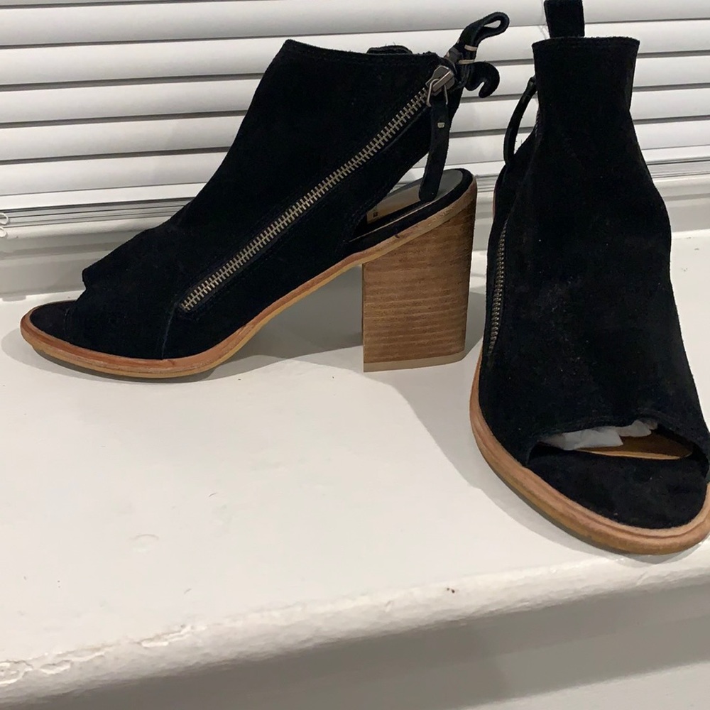 Dolce Vita Black Suede peep toe booties